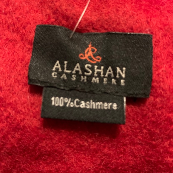 100% cashmere red scarf with fringe ❄️ - Picture 5 of 6